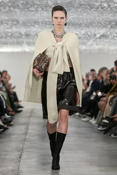 Look 30